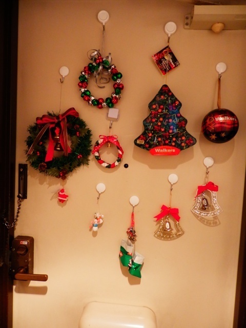 クリスマス仕様のドア.JPG